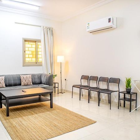 אל-מדינה Luxurious Family 3 Bedroom Apartments 10 Mins Drive To Al-Masjid Nabawi - Nozol Noor 1 מראה חיצוני תמונה