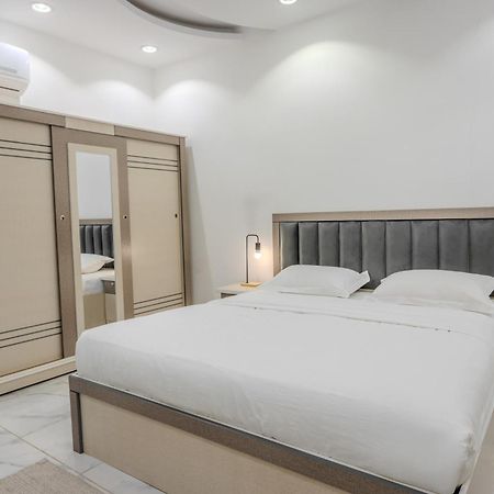 אל-מדינה Luxurious Family 3 Bedroom Apartments 10 Mins Drive To Al-Masjid Nabawi - Nozol Noor 1 מראה חיצוני תמונה