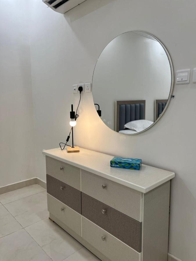 אל-מדינה Luxurious Family 3 Bedroom Apartments 10 Mins Drive To Al-Masjid Nabawi - Nozol Noor 1 מראה חיצוני תמונה