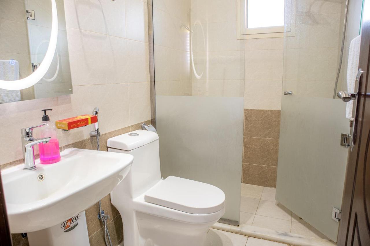 אל-מדינה Luxurious Family 3 Bedroom Apartments 10 Mins Drive To Al-Masjid Nabawi - Nozol Noor 1 מראה חיצוני תמונה