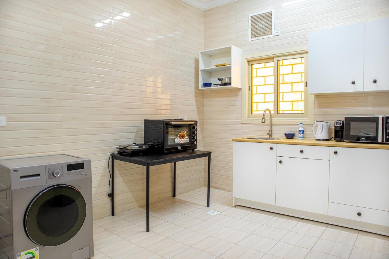 אל-מדינה Luxurious Family 3 Bedroom Apartments 10 Mins Drive To Al-Masjid Nabawi - Nozol Noor 1 מראה חיצוני תמונה