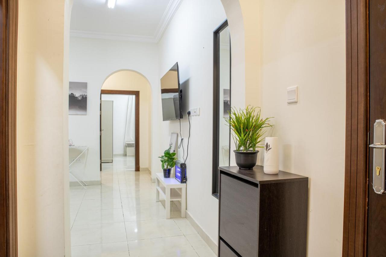 אל-מדינה Luxurious Family 3 Bedroom Apartments 10 Mins Drive To Al-Masjid Nabawi - Nozol Noor 1 מראה חיצוני תמונה