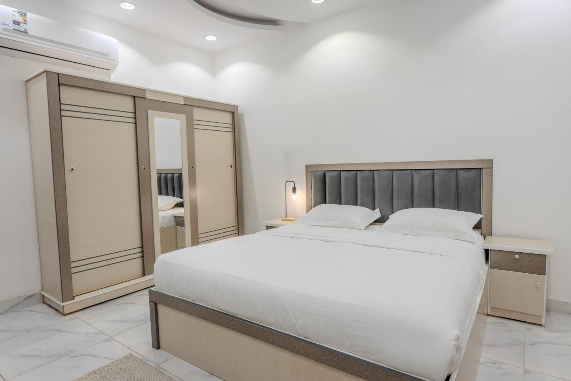 אל-מדינה Luxurious Family 3 Bedroom Apartments 10 Mins Drive To Al-Masjid Nabawi - Nozol Noor 1 מראה חיצוני תמונה