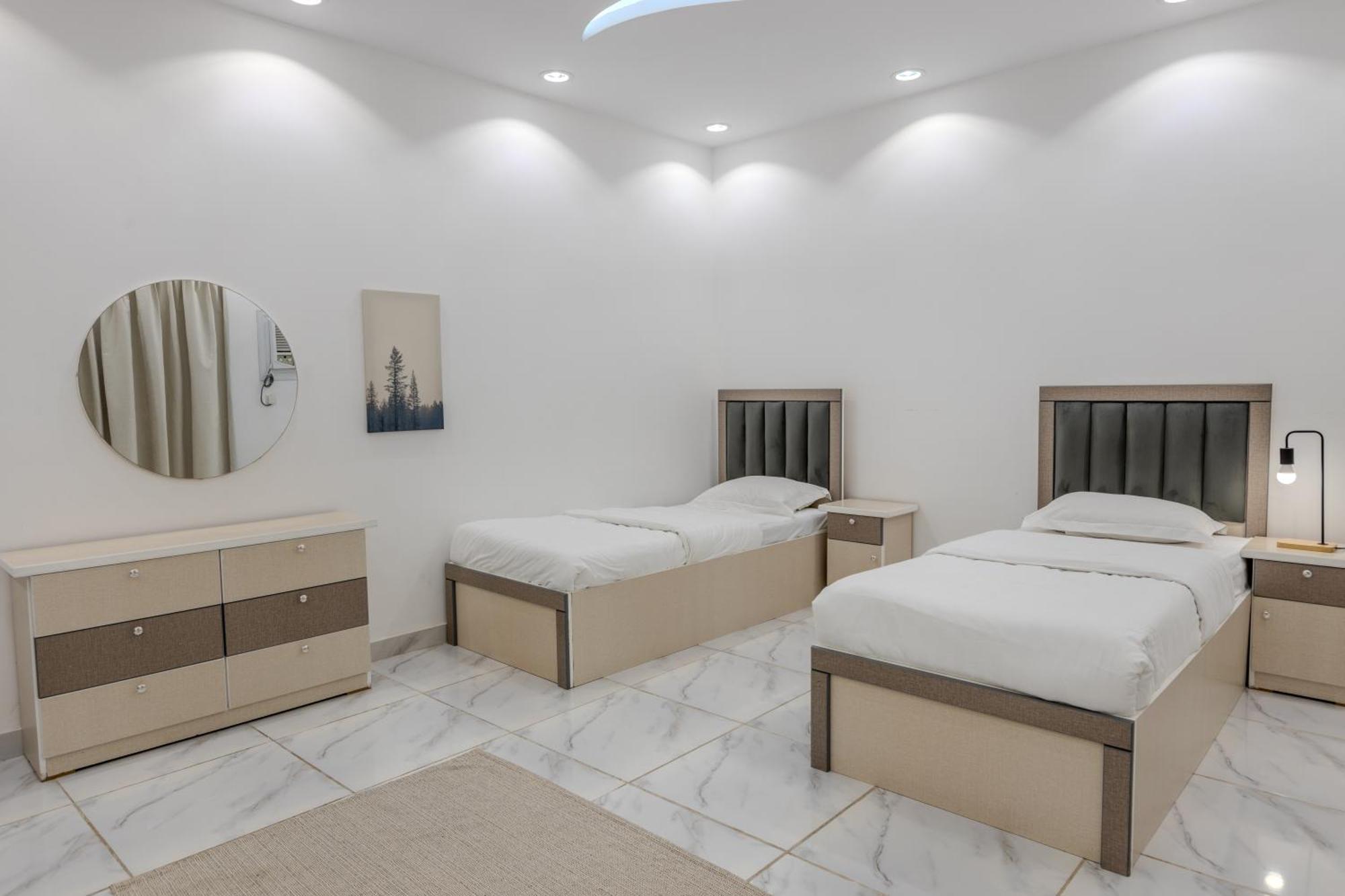 אל-מדינה Luxurious Family 3 Bedroom Apartments 10 Mins Drive To Al-Masjid Nabawi - Nozol Noor 1 מראה חיצוני תמונה