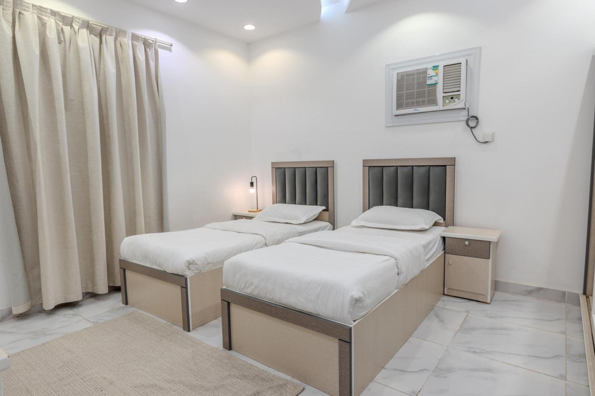 אל-מדינה Luxurious Family 3 Bedroom Apartments 10 Mins Drive To Al-Masjid Nabawi - Nozol Noor 1 מראה חיצוני תמונה
